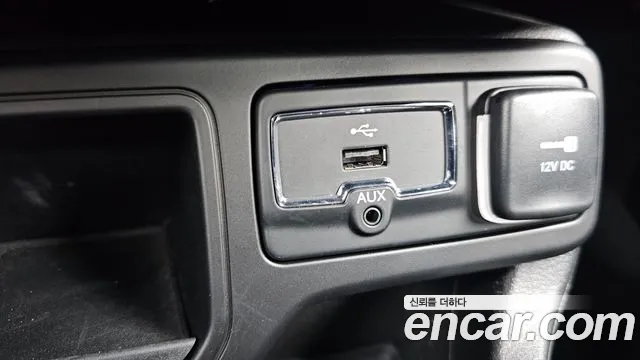 Jeep Renegade — Фото автомобиля 12