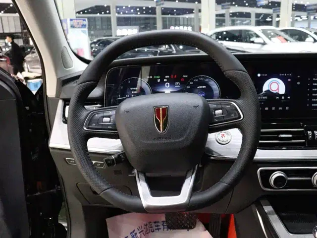 Hongqi HS5 — Фото автомобиля 13
