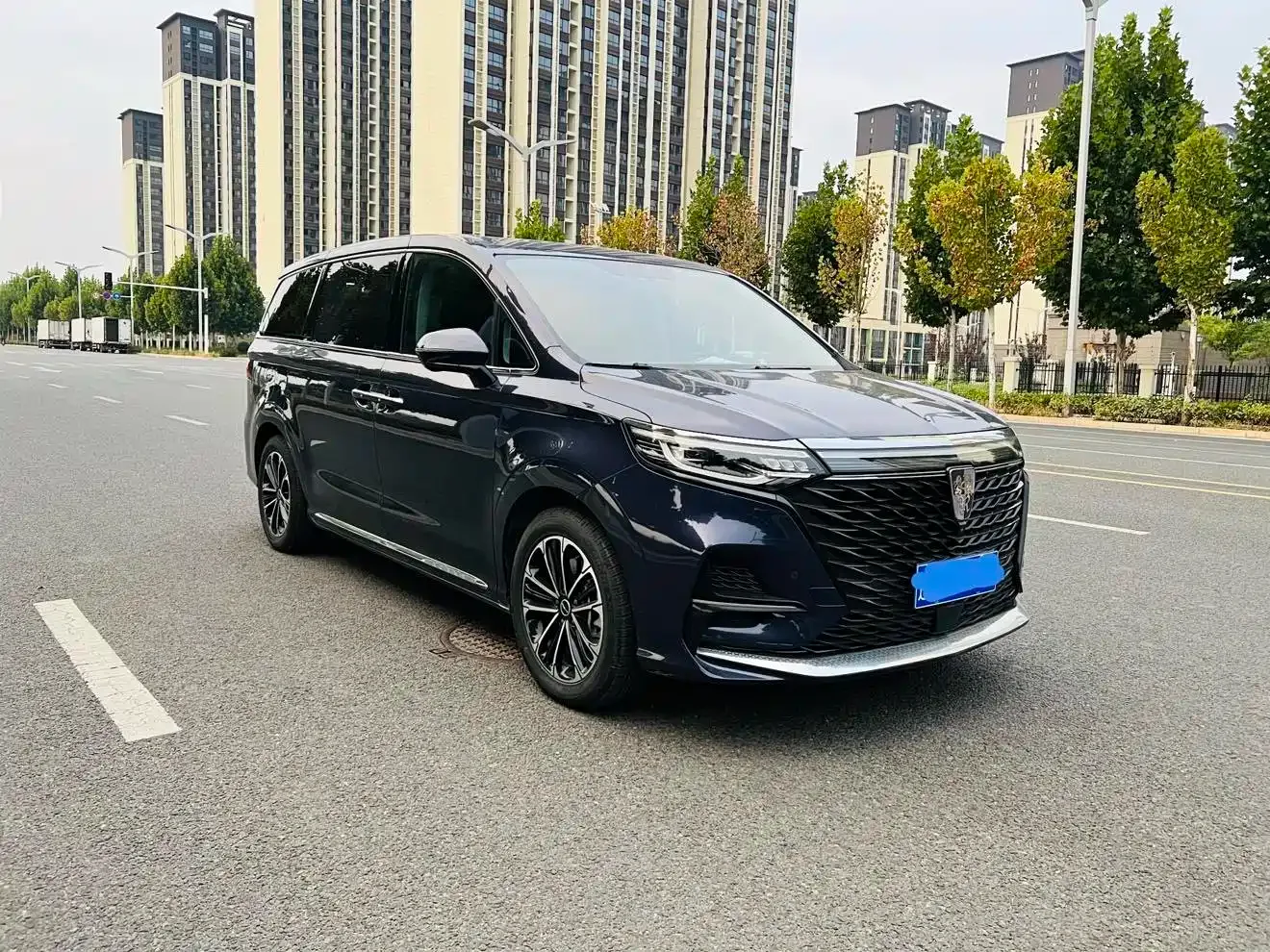 Roewe Roewe iMAX8 2022 400TGI Honor Edition — Фото автомобиля 3
