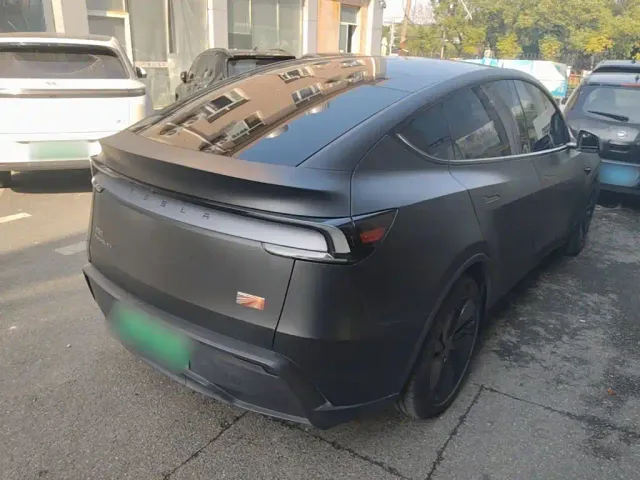 Tesla Model Y — Фото автомобиля 4
