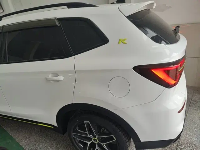 Roewe RX5 — Фото автомобиля 4