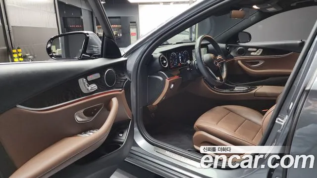 Mercedes-Benz E-Class — Фото автомобиля 10