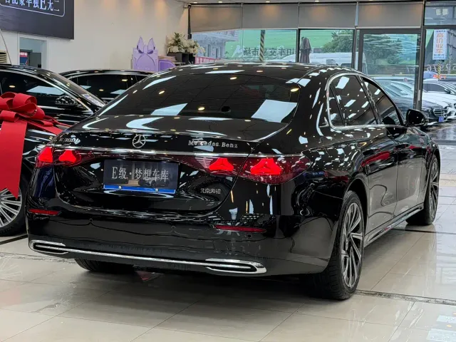 Mercedes-Benz E-Class — Фото автомобиля 18