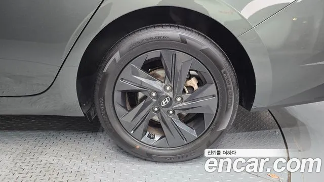 Hyundai AVANTE Avante (CN7) — Фото автомобиля 21