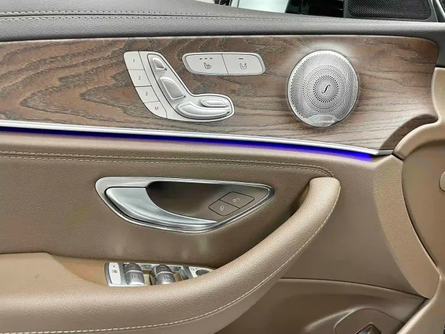 Mercedes-Benz E-Class — Фото автомобиля 8
