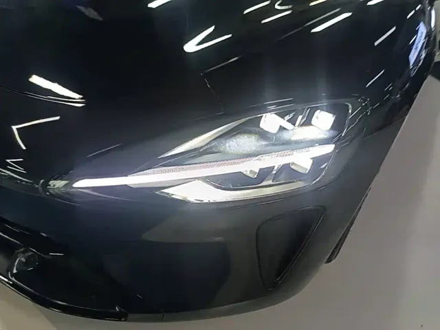 Xiaomi SU7 — Фото автомобиля 16
