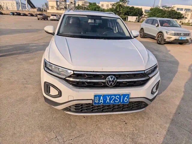 Volkswagen T-Roc — Фото автомобиля 2