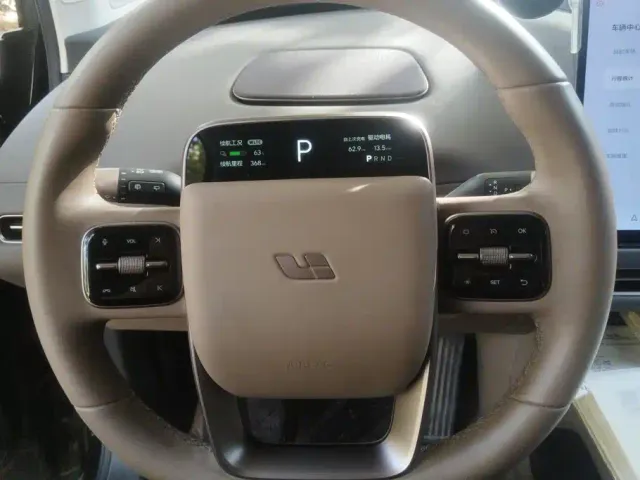 Li Auto i8 — Фото автомобиля 15