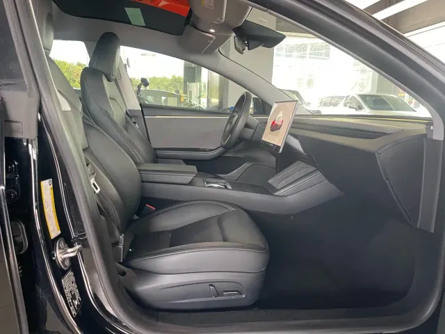 Tesla Model 3 — Фото автомобиля 6