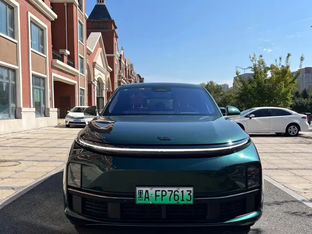 Li Auto L7 — Фото автомобиля 9