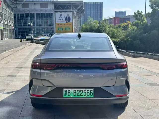 BYD Qin L — Фото автомобиля 10