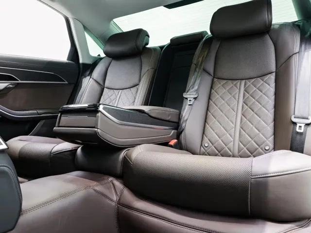Audi A8 — Фото автомобиля 10