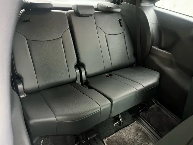 Toyota Sienna — Фото автомобиля 16