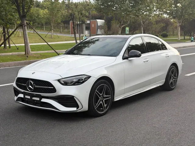 Фотография автомобиля — Mercedes-Benz C-Class