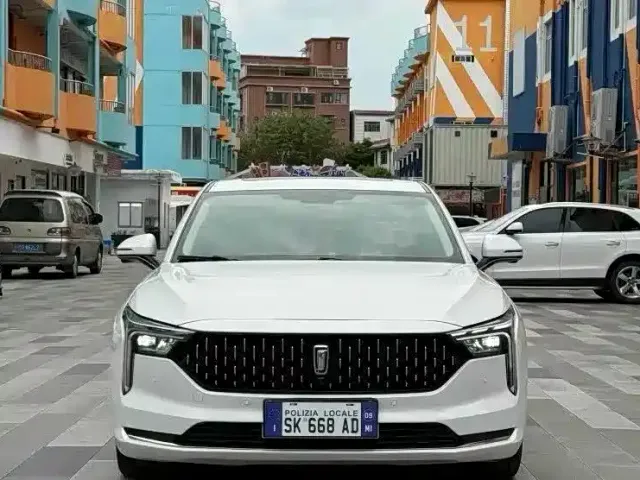 Besturn Besturn B70 2023 Model 3rd Gen 1.5T Automatic Joy 70th Anniversary Edition — Фото автомобиля 2