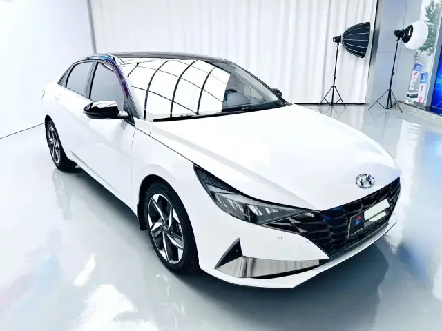 Hyundai Elantra — Фото автомобиля 3