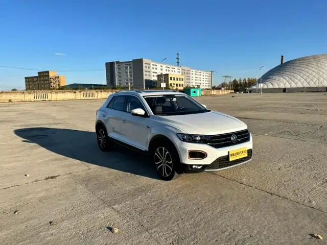 Volkswagen T-Roc — Фото автомобиля 3