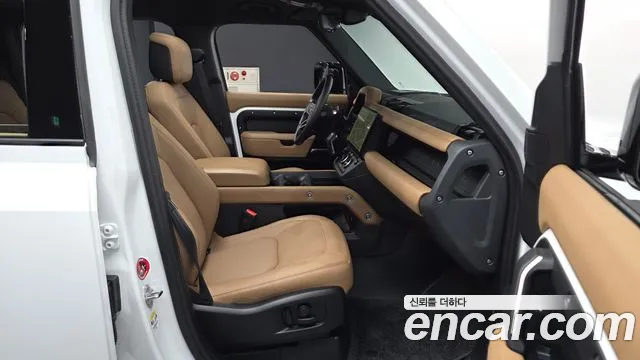 Land Rover Defender — Фото автомобиля 11