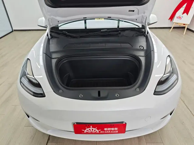 Tesla Model Y — Фото автомобиля 7