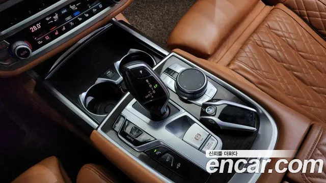 BMW 7-Series — Фото автомобиля 9