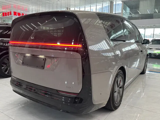 Li Auto MEGA — Фото автомобиля 6