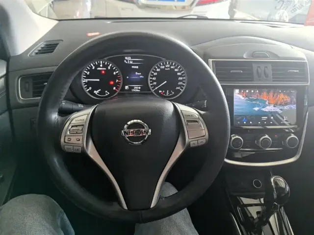 Nissan Tiida — Фото автомобиля 9