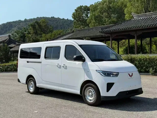 Wuling Yangguang — Фото автомобиля 3
