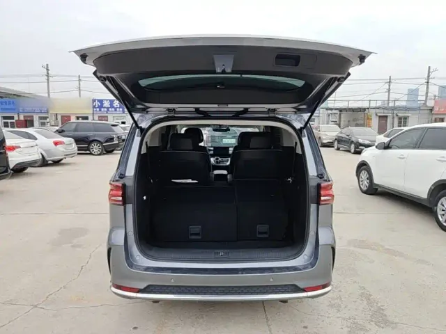Roewe iMAX8 — Фото автомобиля 18