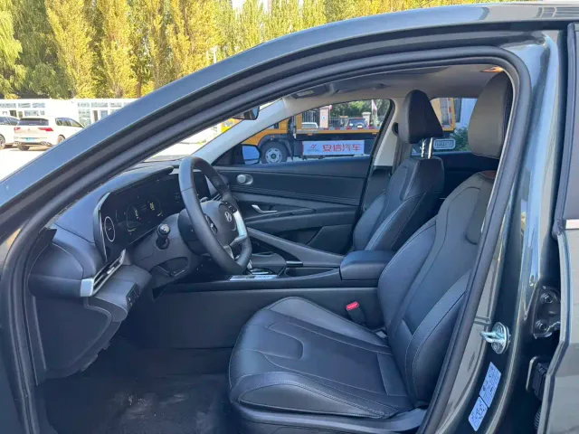 Hyundai Elantra — Фото автомобиля 19