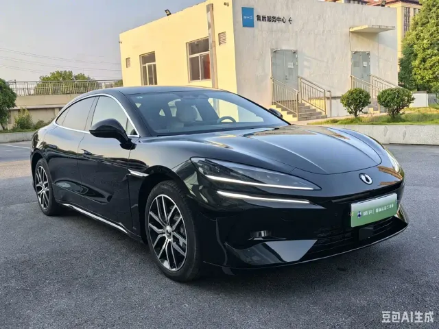 Denza Z9 — Фото автомобиля 3