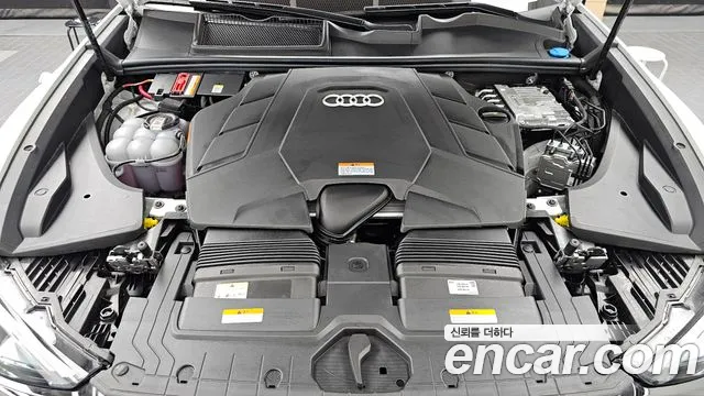 Audi Q8 55 TFSI quattro Premium — Фото автомобиля 6