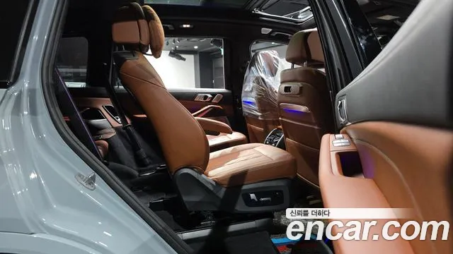BMW X7 M60i xDrive M Sport 6 мест — Фото автомобиля 10