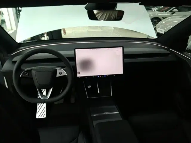 Tesla Model Y L — Фото автомобиля 9