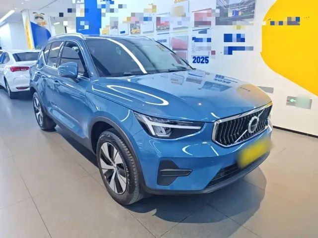 Volvo XC40 — Фото автомобиля 3