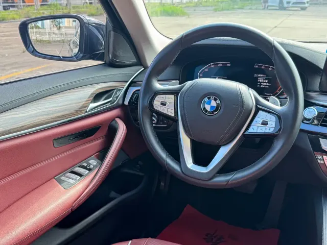 BMW 5 Series — Фото автомобиля 3