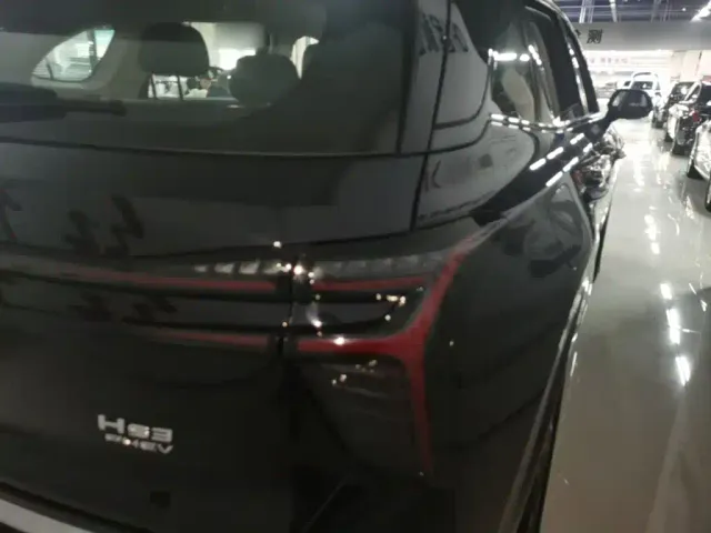 Hongqi HS3 PHEV — Фото автомобиля 7