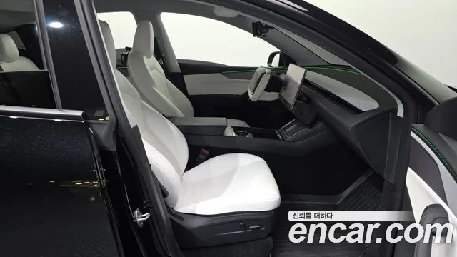 Tesla Model Y — Фото автомобиля 16