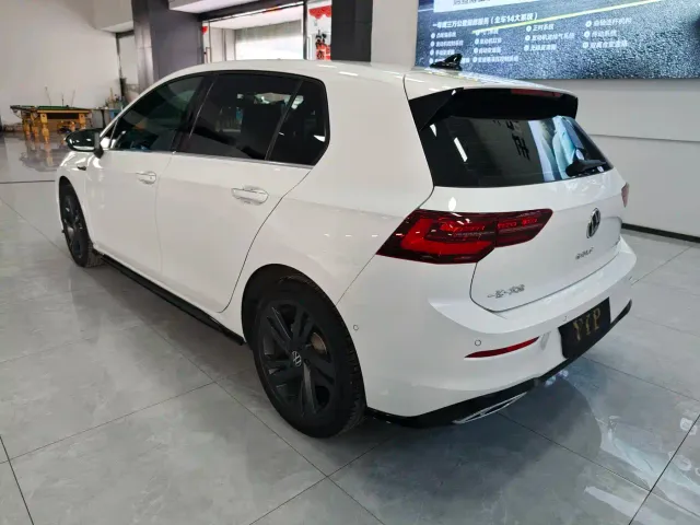 Volkswagen Golf — Фото автомобиля 6