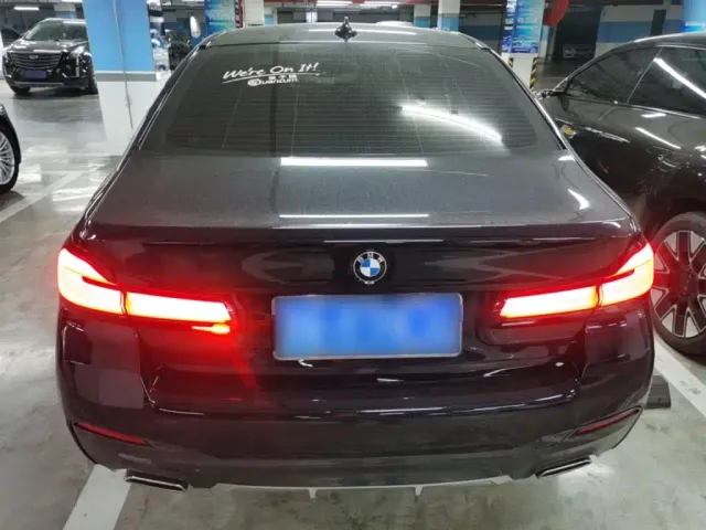 BMW 5 Series — Фото автомобиля 3