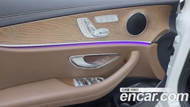 Mercedes-Benz E-Class — Фото автомобиля 17