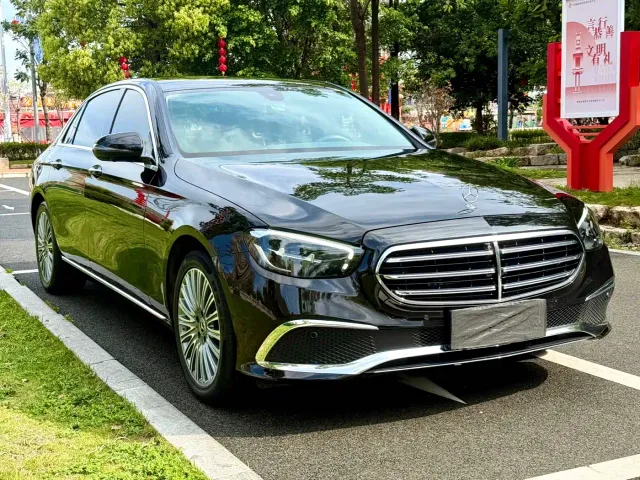 Mercedes-Benz E-Class — Фото автомобиля 3
