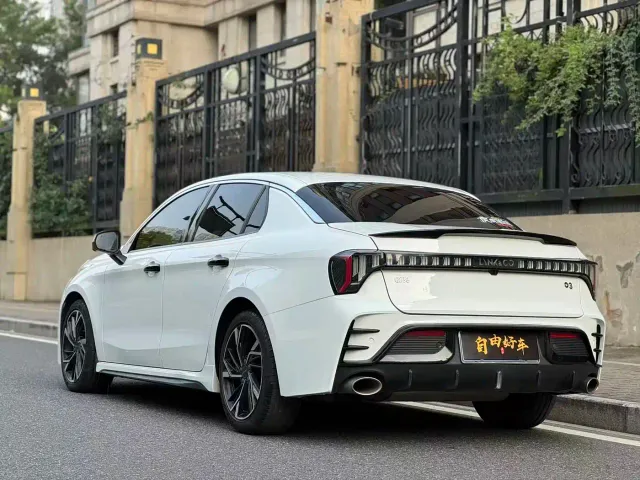 Lynk & Co 03 — Фото автомобиля 19