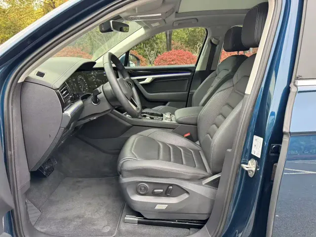 Volkswagen Touareg — Фото автомобиля 8