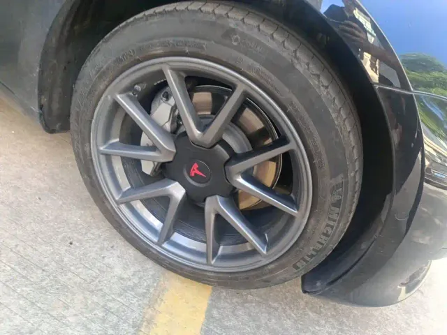 Tesla Model 3 — Фото автомобиля 25