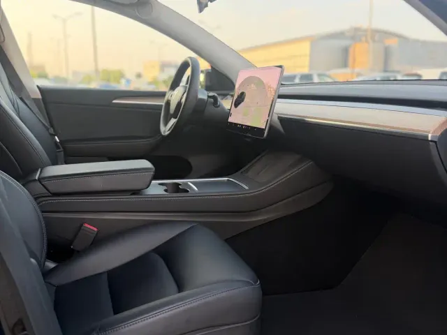 Tesla Model Y — Фото автомобиля 8