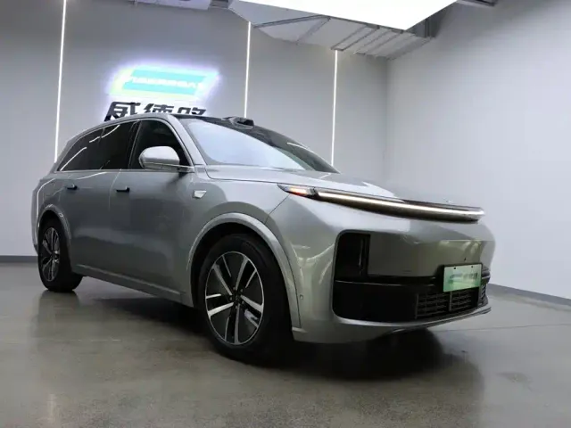 Li Auto L8 — Фото автомобиля 4