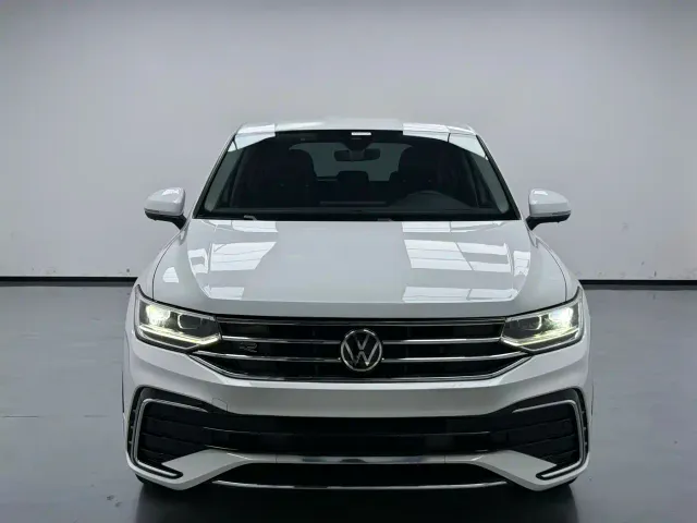 Volkswagen Tiguan L — Фото автомобиля 2