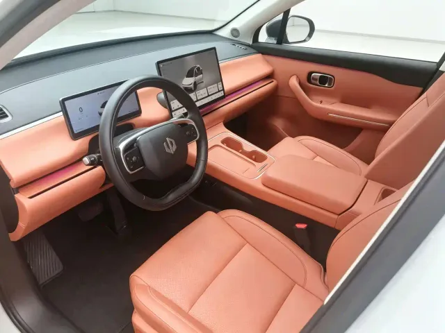 Leapmotor C10 — Фото автомобиля 5