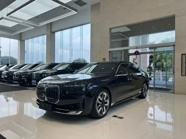Фотография автомобиля — BMW 7 Series