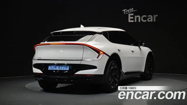 Kia EV6 — Фото автомобиля 2